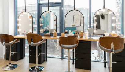 A second location of a beauty pro's salon is shown in this image.