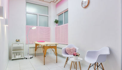 A beauty salon sits waiting its customers after the owner secured the brand name on all appropriate platforms.