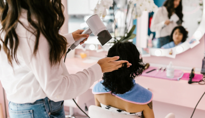 A client and her stylist spend time chatting, talking within their beauty community.