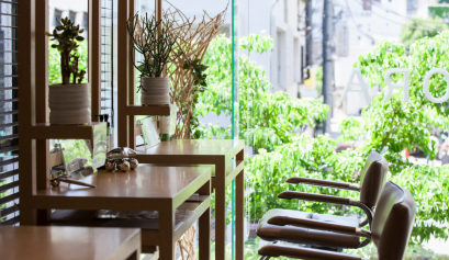 A beauty biz that recently underwent a name change waits new customers.